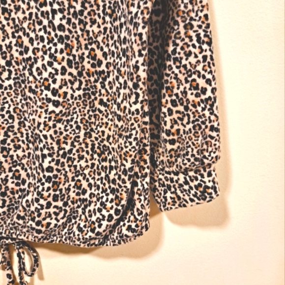 ๐ Plus Size Animal Print Blouse nwot - Picture 5 of 6